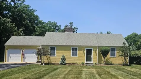 180 Poppasquash Road Bristol RI 02809
