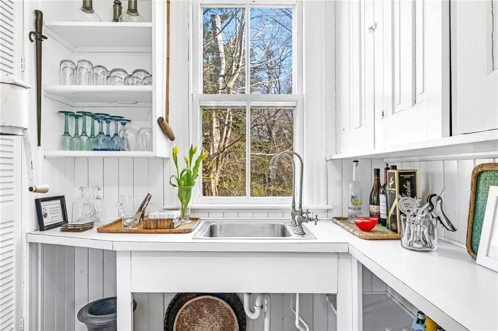 26 East Hills Road Westerly RI 02891
