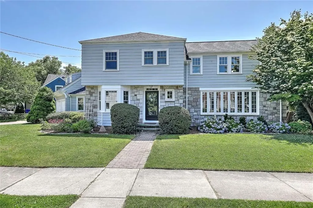129 Fosdyke Street Providence RI 02906