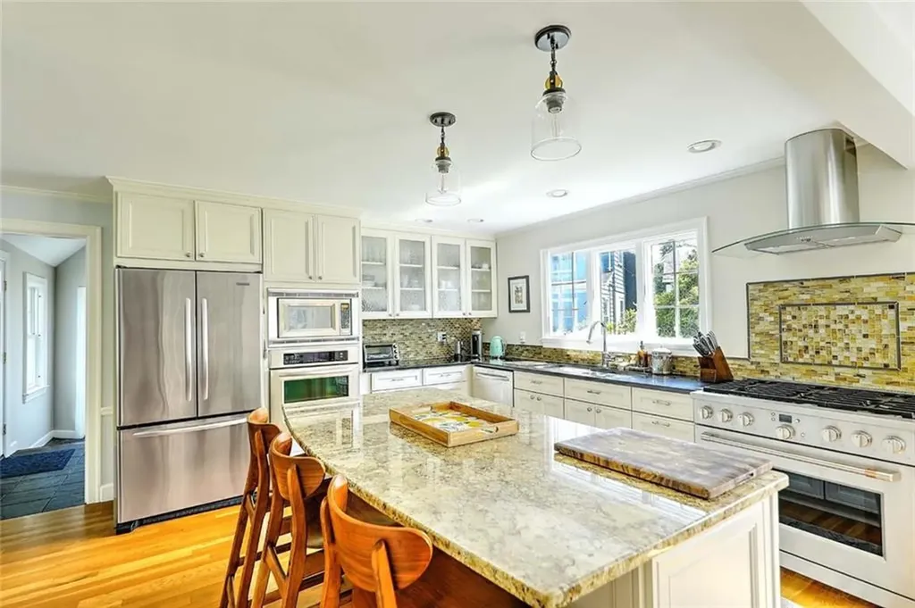 129 Fosdyke Street Providence RI 02906
