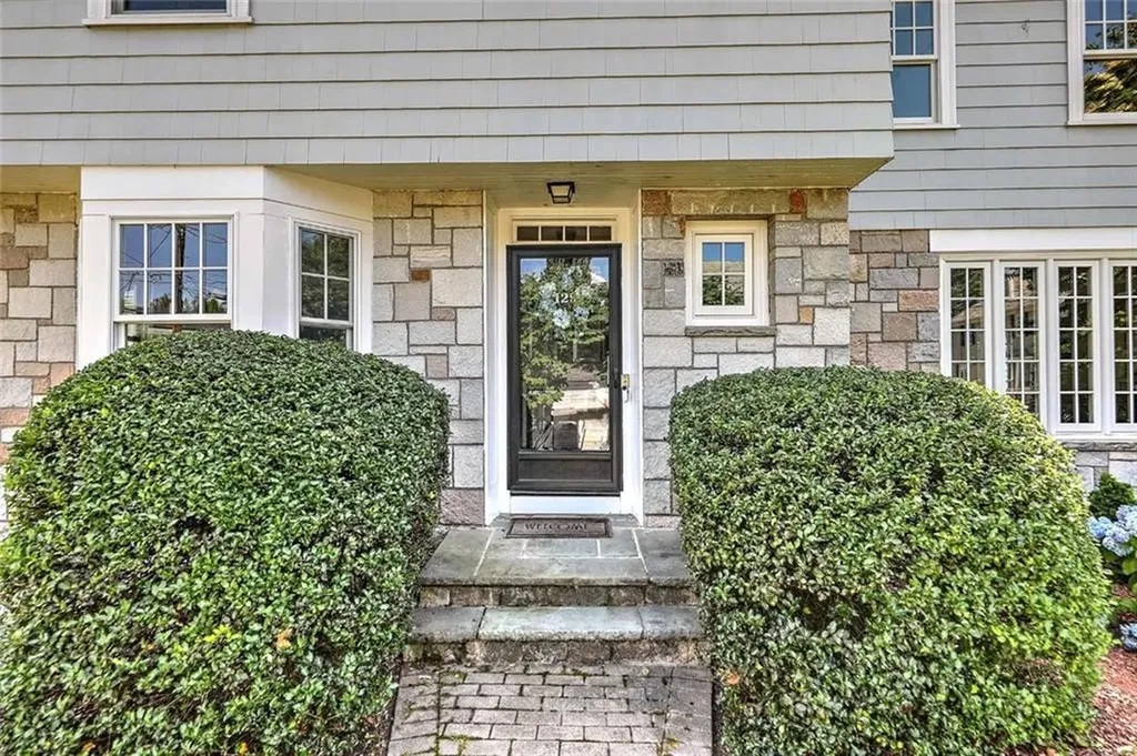 129 Fosdyke Street Providence RI 02906