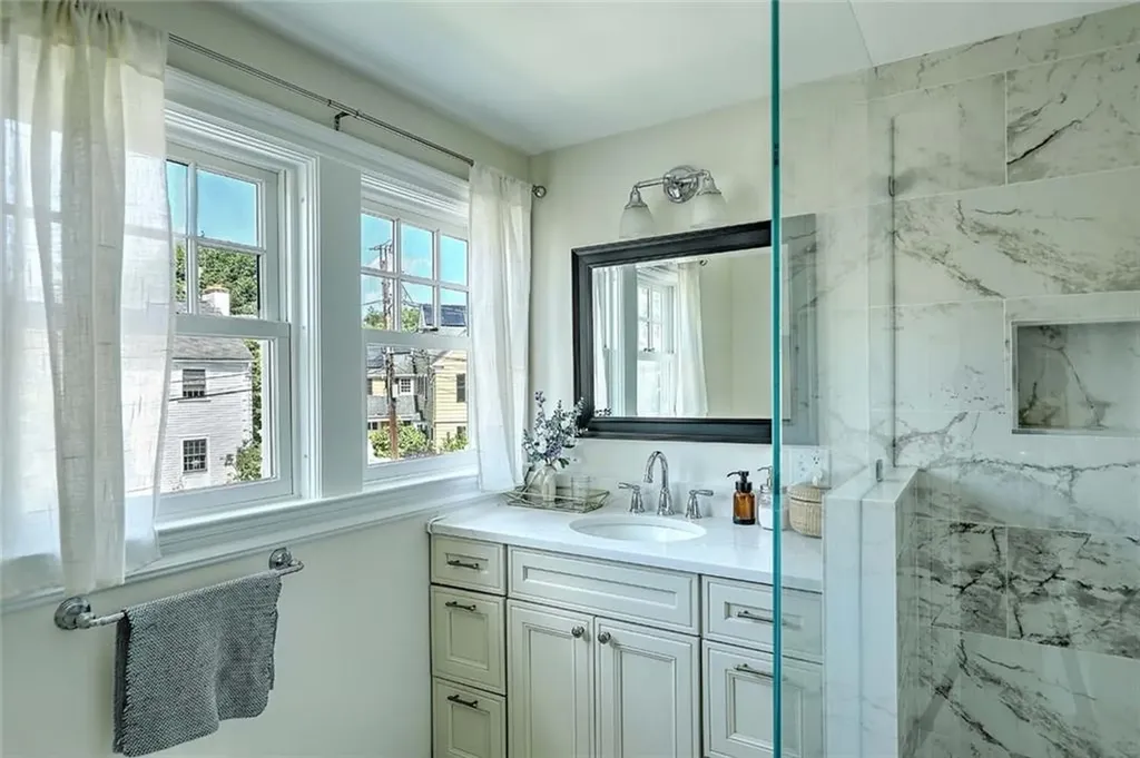 129 Fosdyke Street Providence RI 02906