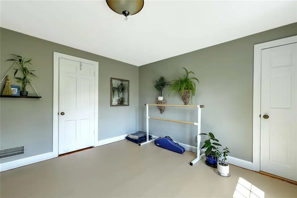 129 Fosdyke Street Providence RI 02906