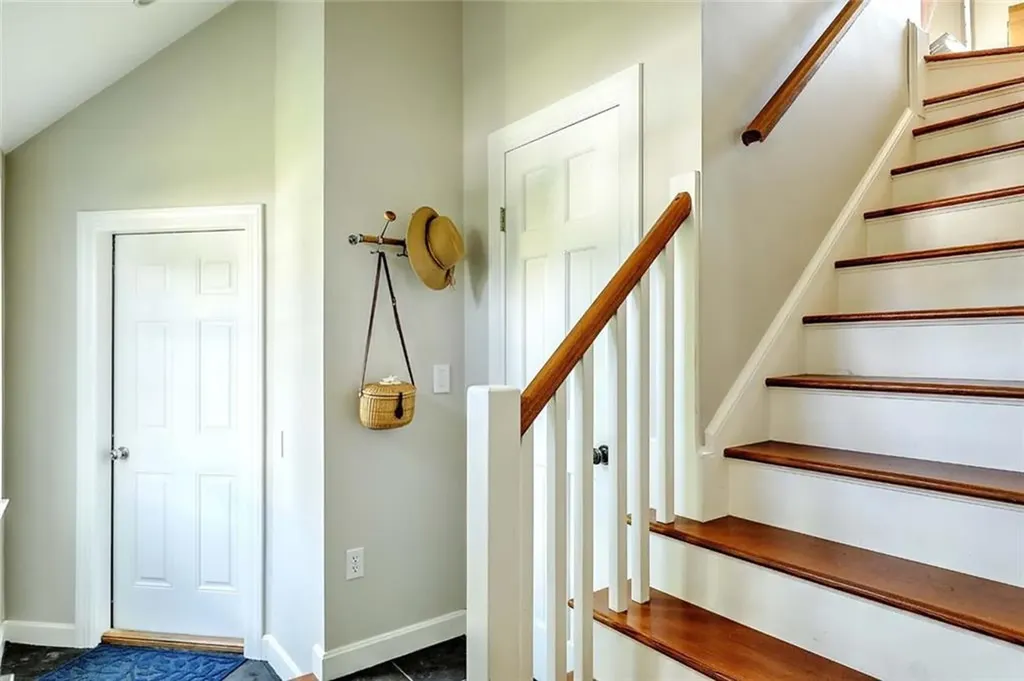 129 Fosdyke Street Providence RI 02906
