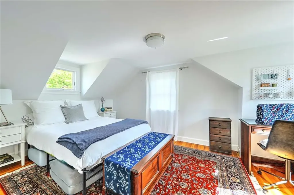 129 Fosdyke Street Providence RI 02906