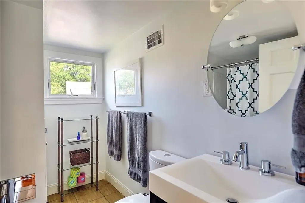 129 Fosdyke Street Providence RI 02906