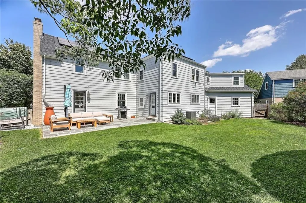129 Fosdyke Street Providence RI 02906