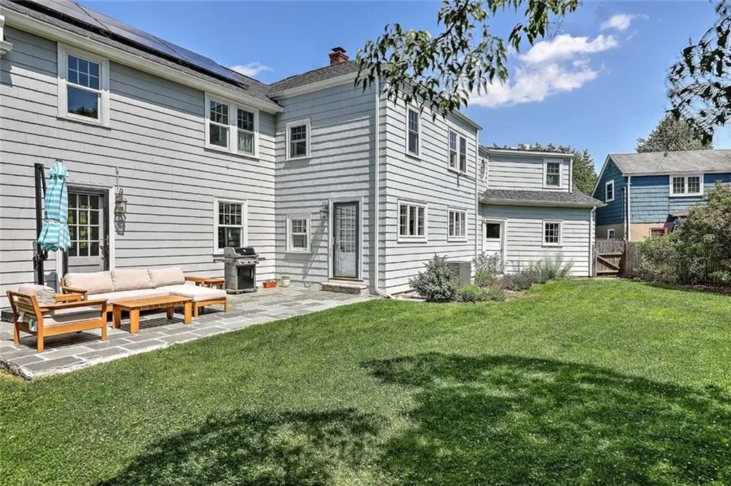 129 Fosdyke Street Providence RI 02906