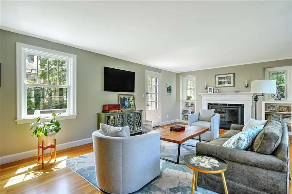 129 Fosdyke Street Providence RI 02906