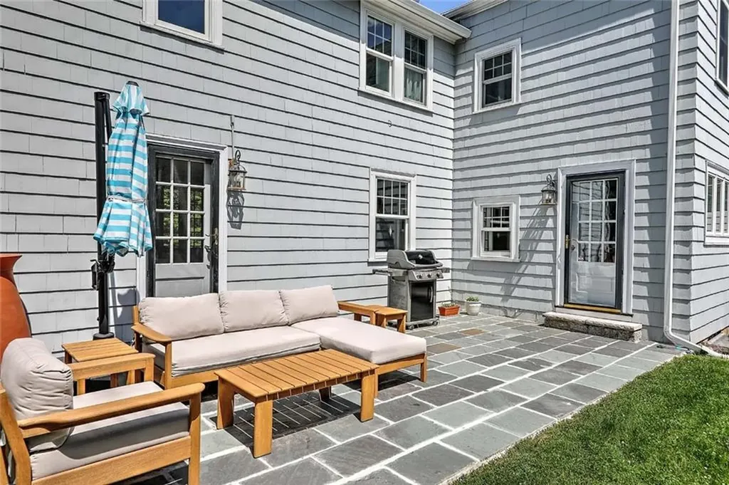 129 Fosdyke Street Providence RI 02906