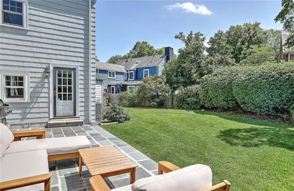 129 Fosdyke Street Providence RI 02906