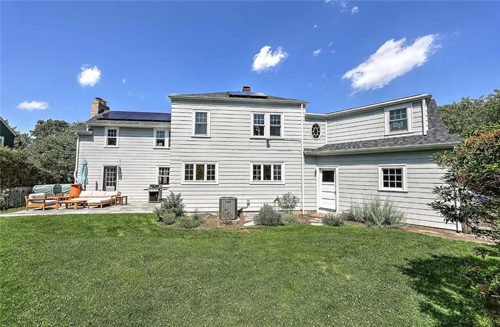 129 Fosdyke Street Providence RI 02906