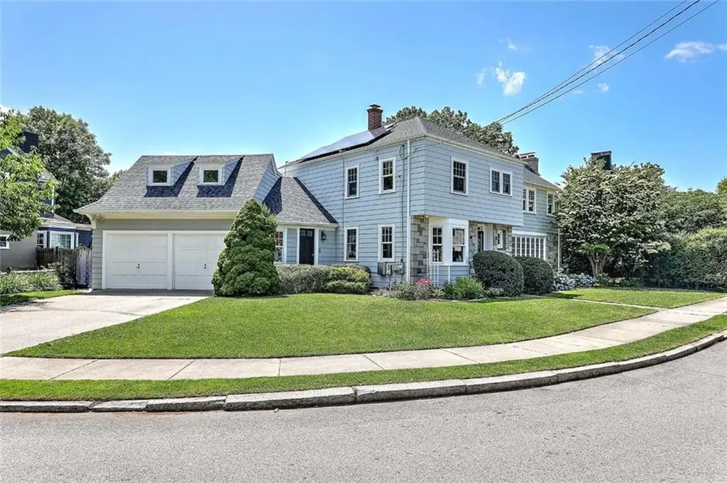 129 Fosdyke Street Providence RI 02906