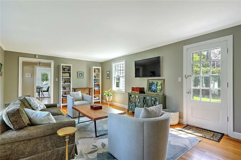129 Fosdyke Street Providence RI 02906