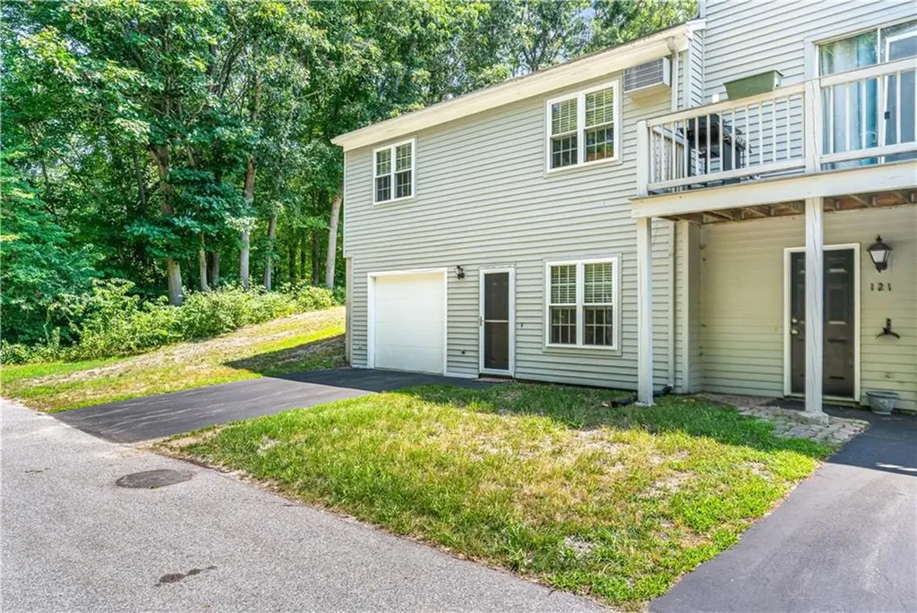 565 Quaker Lane West Warwick RI 02893