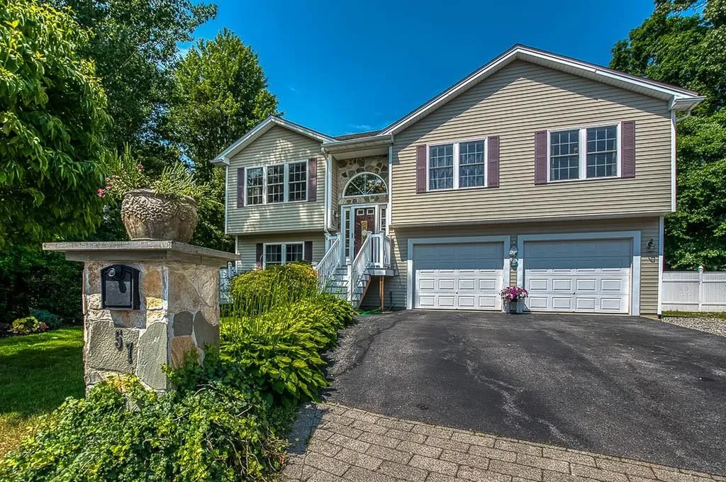57 Mckay Court Warwick RI 02889