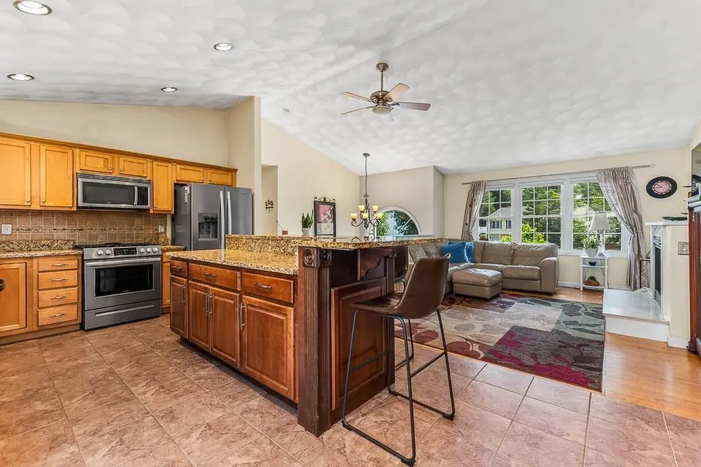 57 Mckay Court Warwick RI 02889