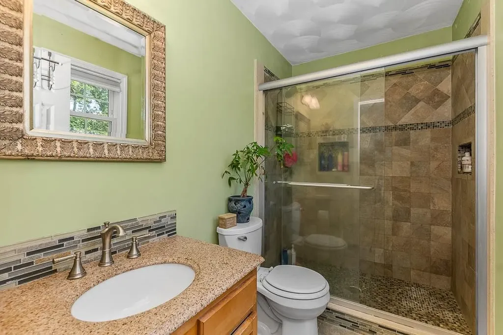 57 Mckay Court Warwick RI 02889