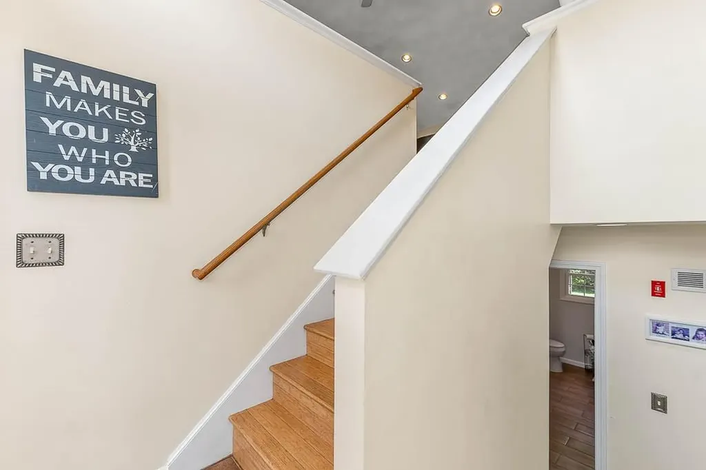 57 Mckay Court Warwick RI 02889
