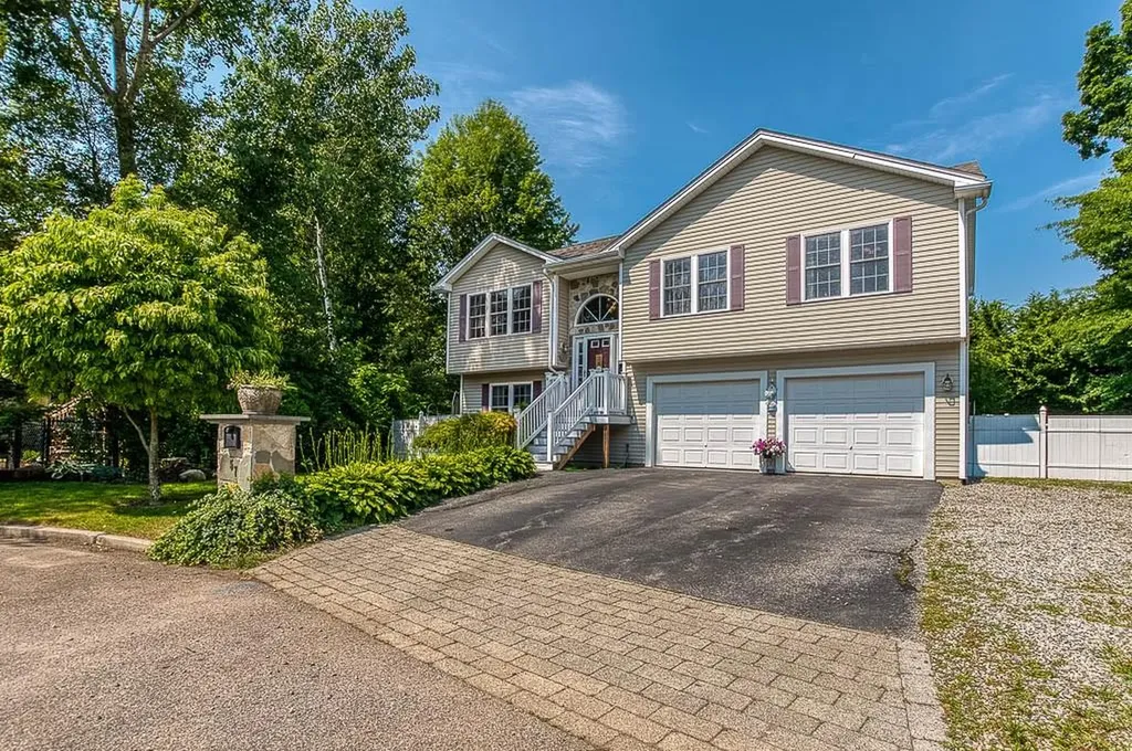 57 Mckay Court Warwick RI 02889