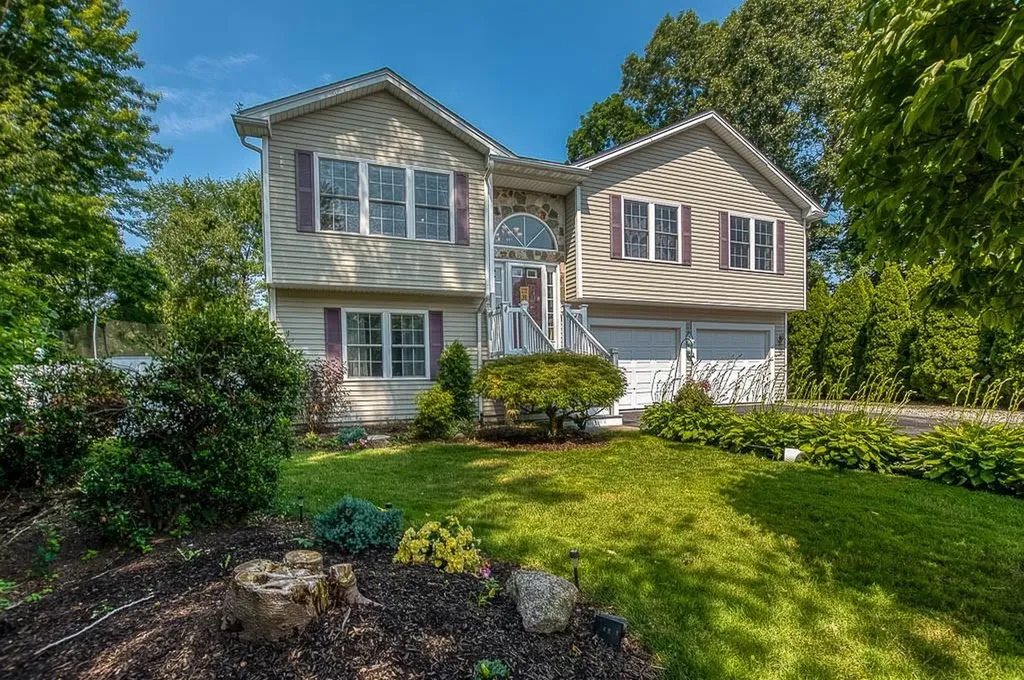 57 Mckay Court Warwick RI 02889