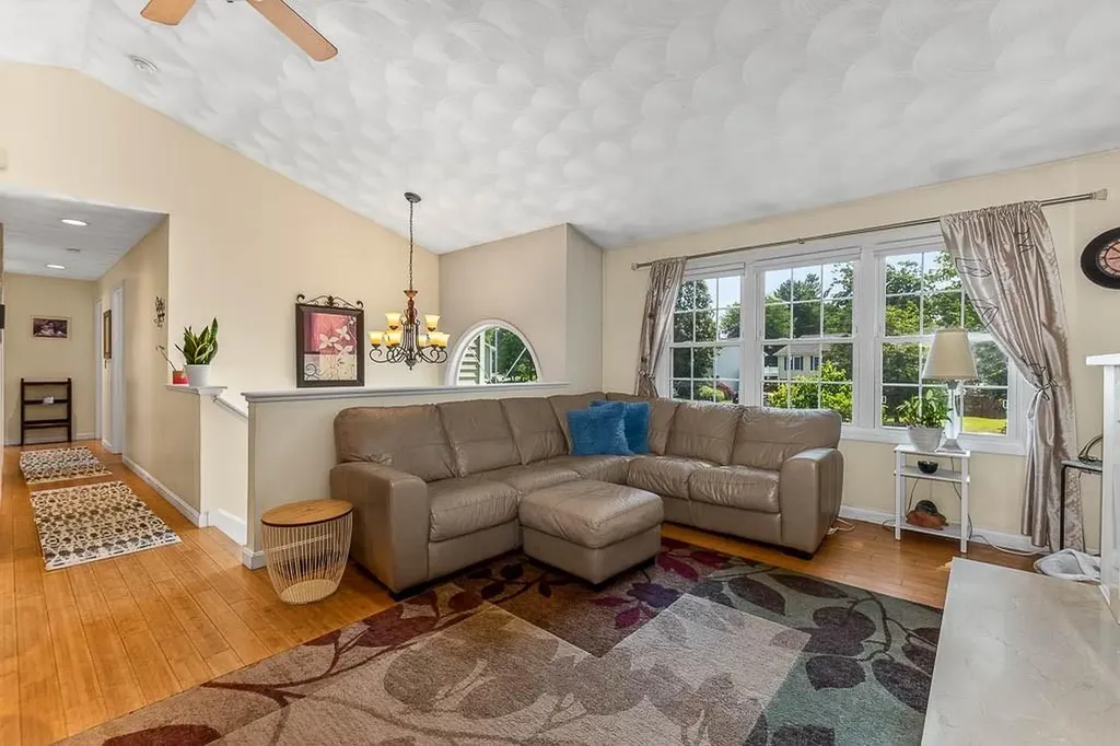 57 Mckay Court Warwick RI 02889