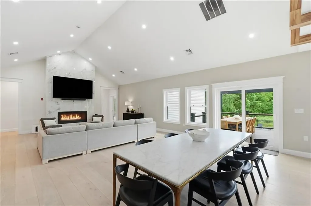 1264 Central Avenue Johnston RI 02919