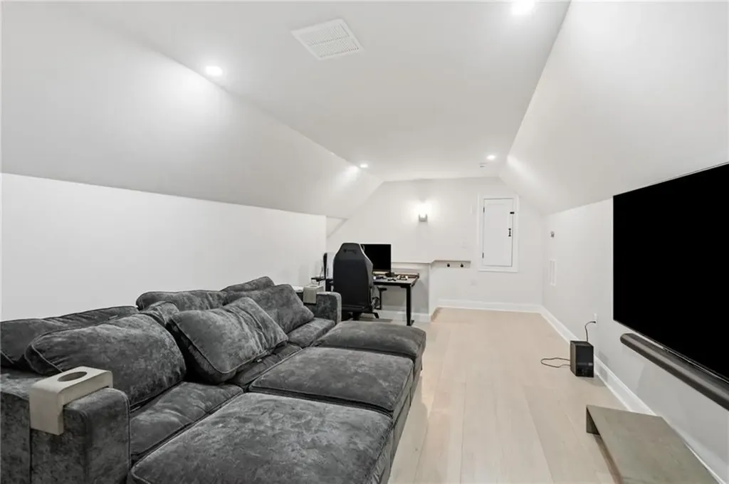1264 Central Avenue Johnston RI 02919