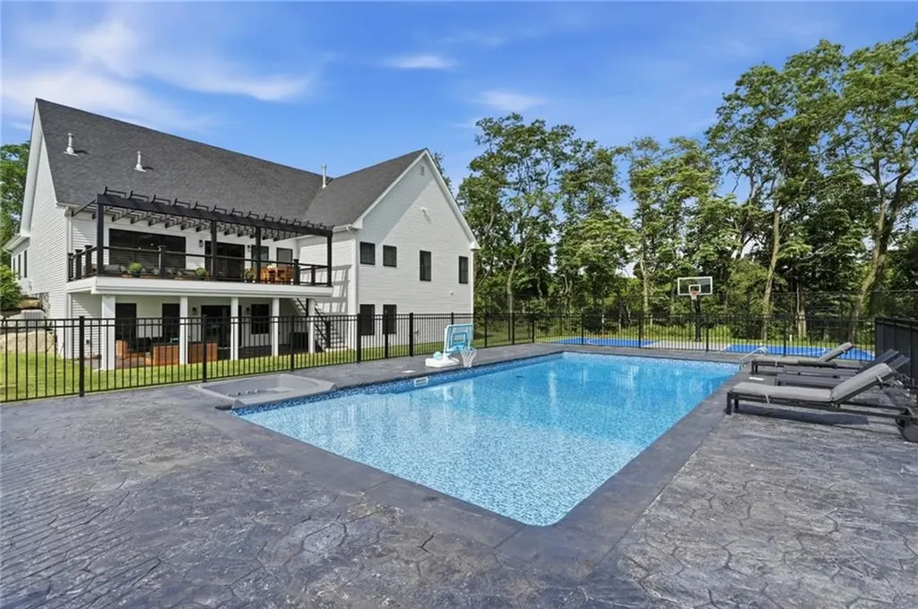 1264 Central Avenue Johnston RI 02919