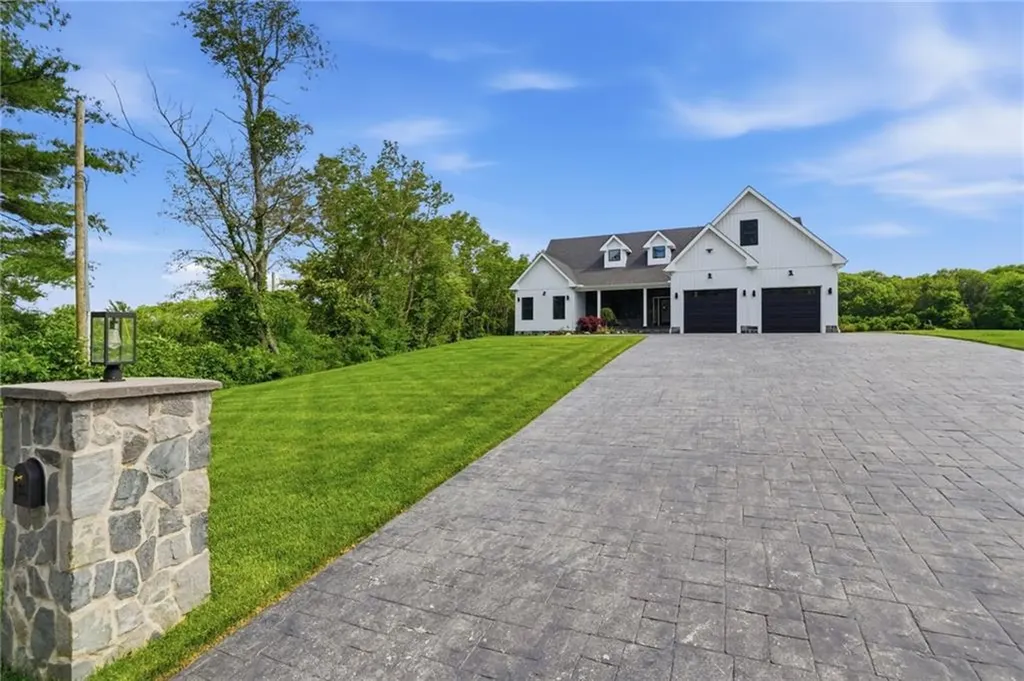 1264 Central Avenue Johnston RI 02919