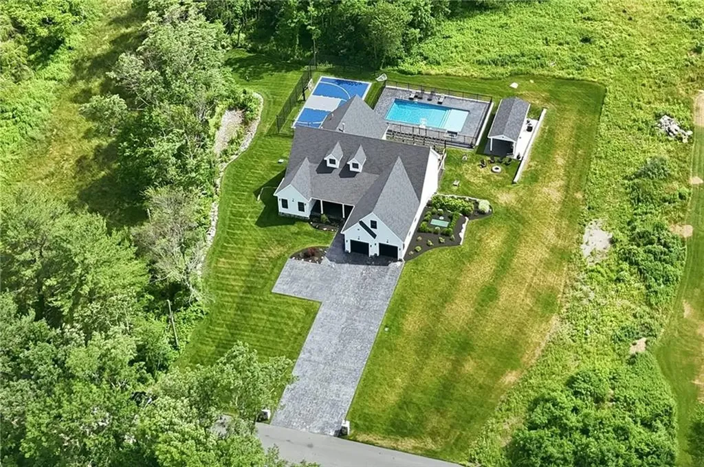 1264 Central Avenue Johnston RI 02919