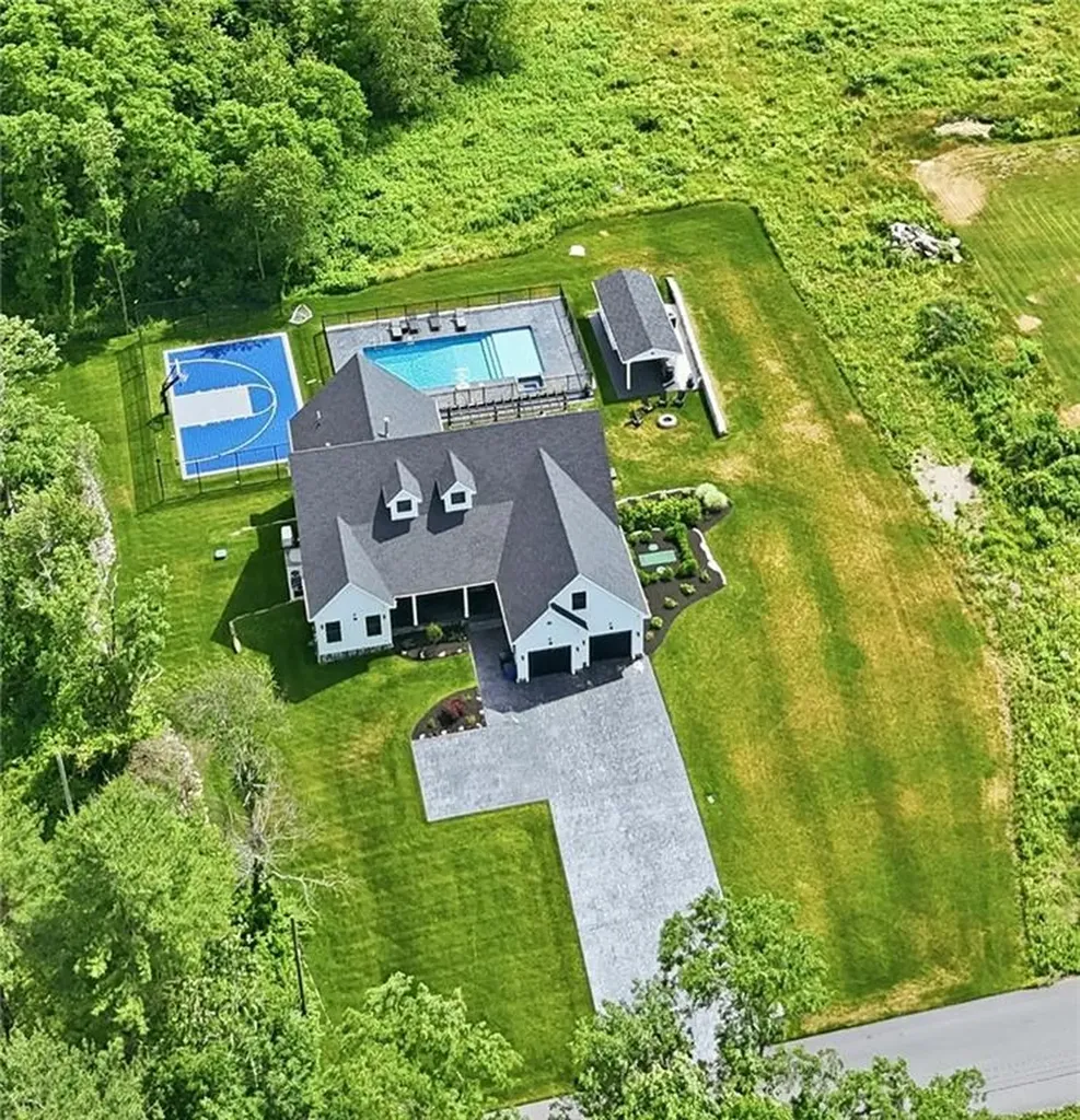 1264 Central Avenue Johnston RI 02919