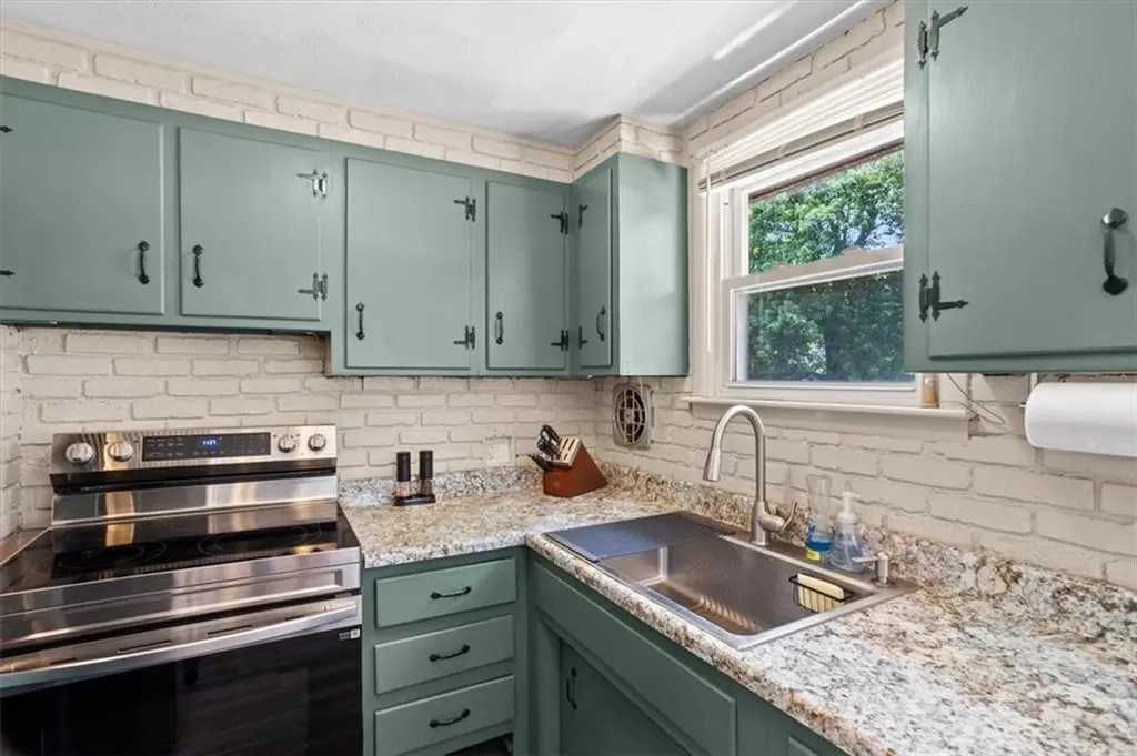 88 Keeley Avenue Warwick RI 02886