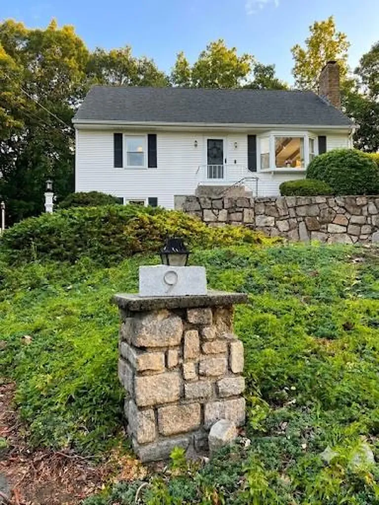 9 Briar Hill Road North Providence RI 02904