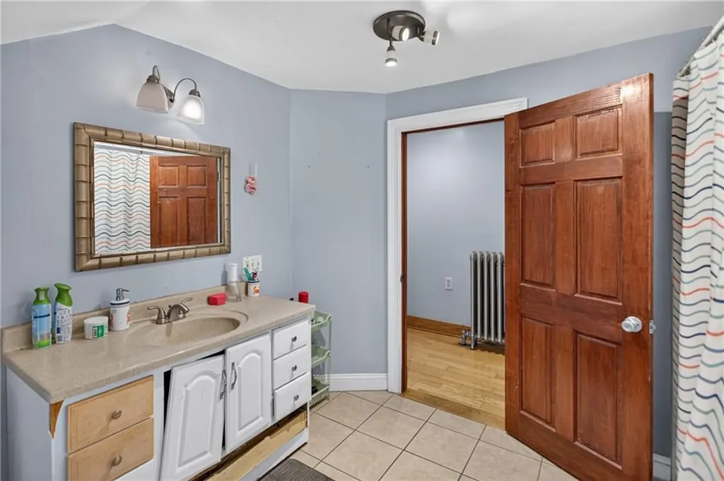86 Summit Avenue West Warwick RI 02893