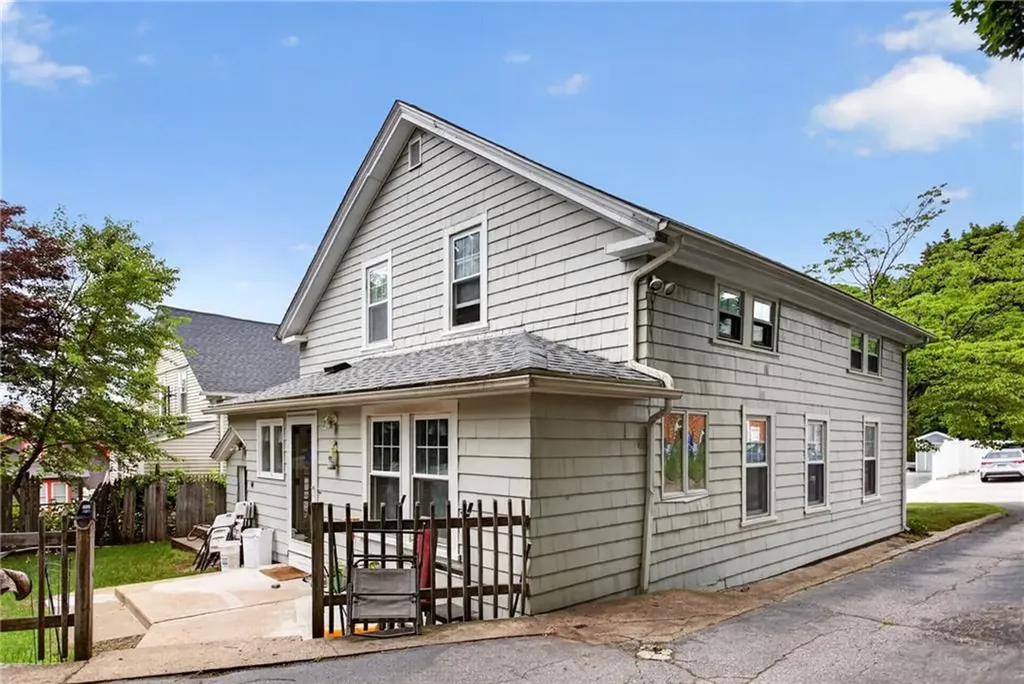 86 Summit Avenue West Warwick RI 02893