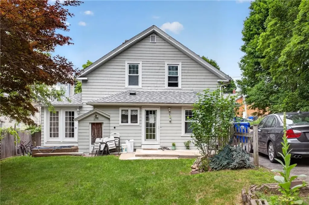 86 Summit Avenue West Warwick RI 02893