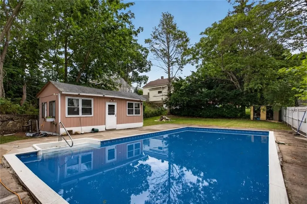 86 Summit Avenue West Warwick RI 02893