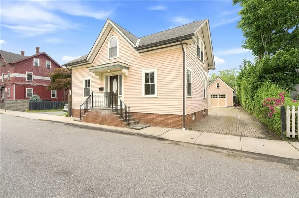 21 Elm Street Newport RI 02840