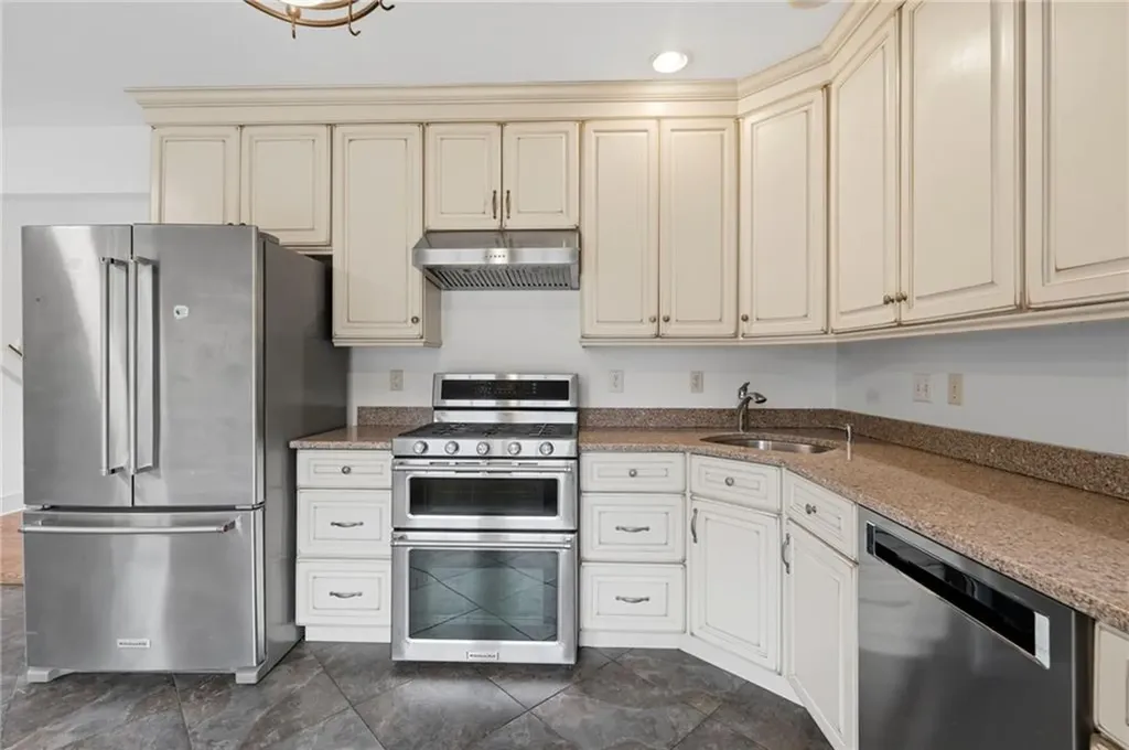 21 Elm Street Newport RI 02840