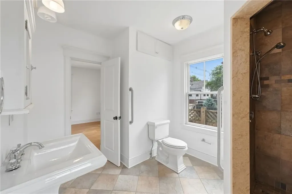 21 Elm Street Newport RI 02840