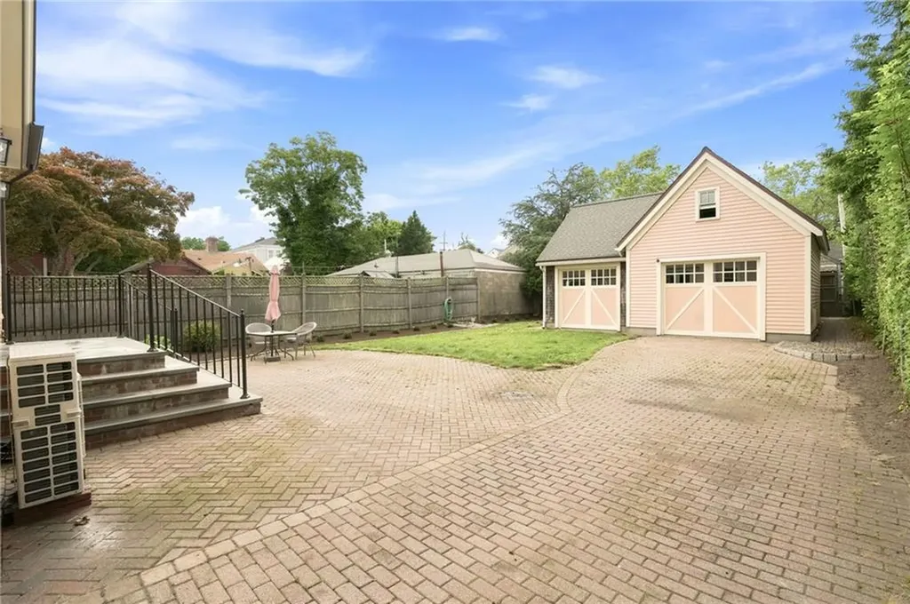 21 Elm Street Newport RI 02840