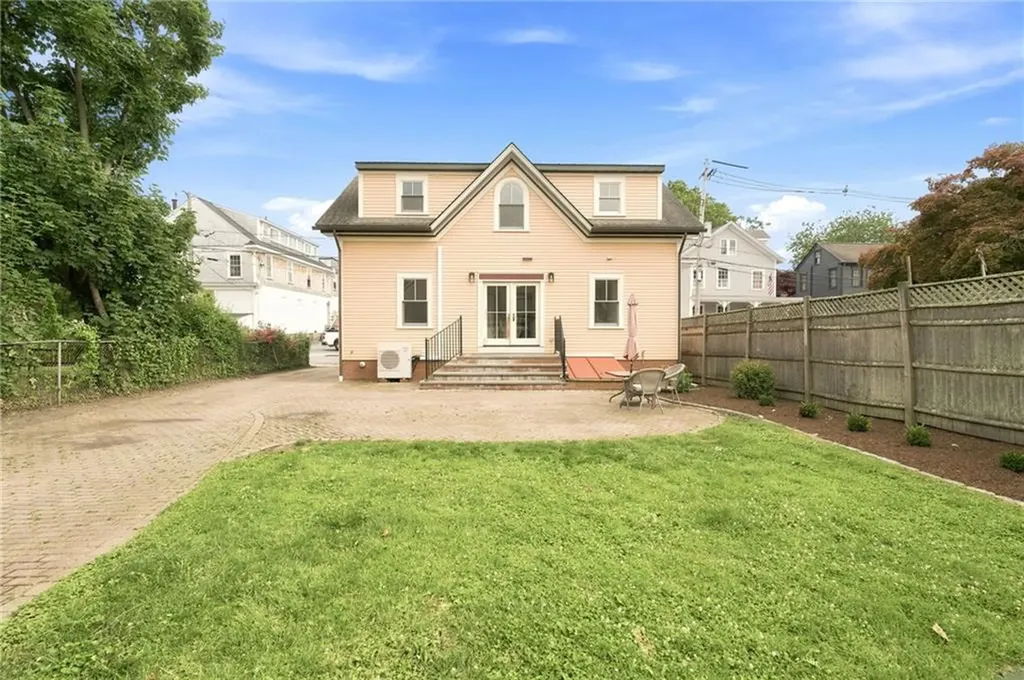 21 Elm Street Newport RI 02840