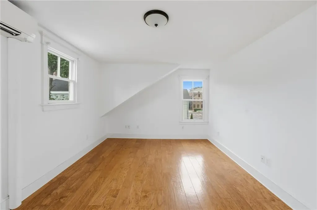 21 Elm Street Newport RI 02840