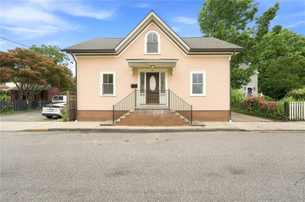 21 Elm Street Newport RI 02840