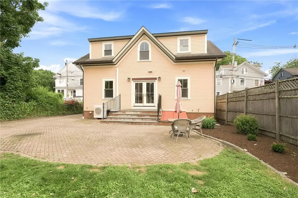 21 Elm Street Newport RI 02840
