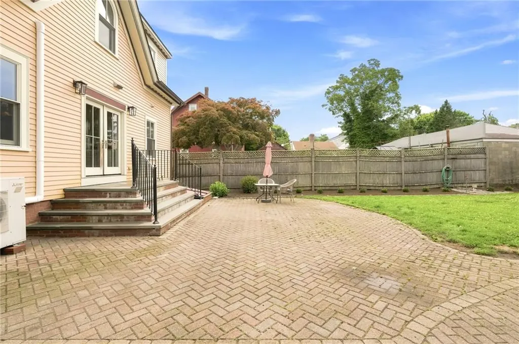 21 Elm Street Newport RI 02840