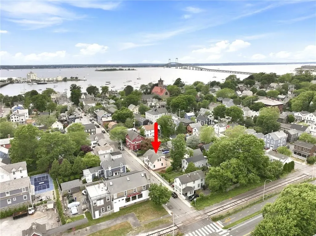 21 Elm Street Newport RI 02840