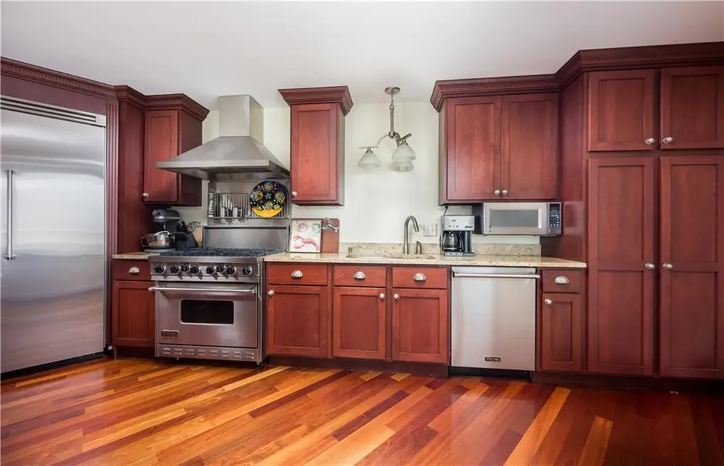 6 Dunes Road Narragansett RI 02882