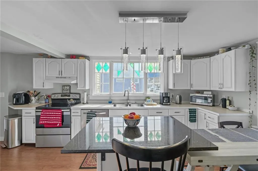 32 Houston Avenue Newport RI 02840
